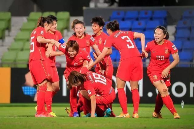 中国女足|中国女足赢了日本女足，贾教练和男足今年会受人嘲笑一辈子吗？