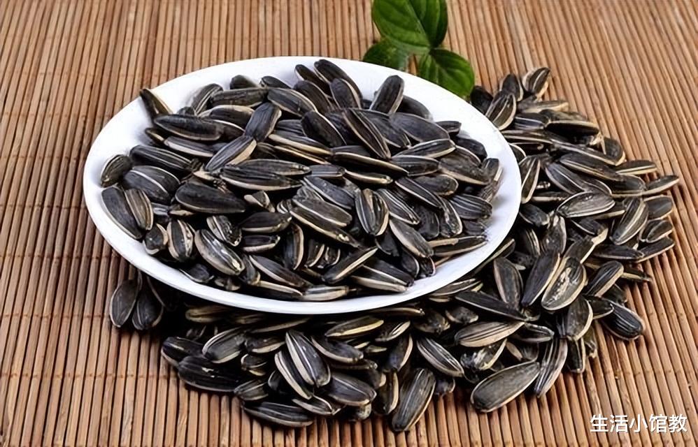 瓜子 春季减肥少碰“瓜子”？想要腰上少长肉，4种主食少吃为好