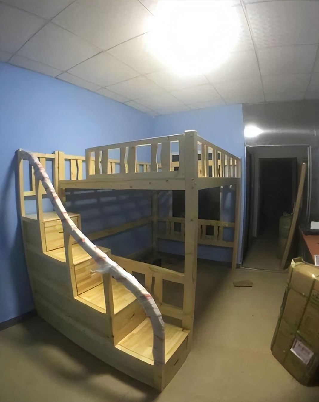 晒晒20㎡的出租房,空荡大白墙,改造之后,隔壁小伙以为敲错门