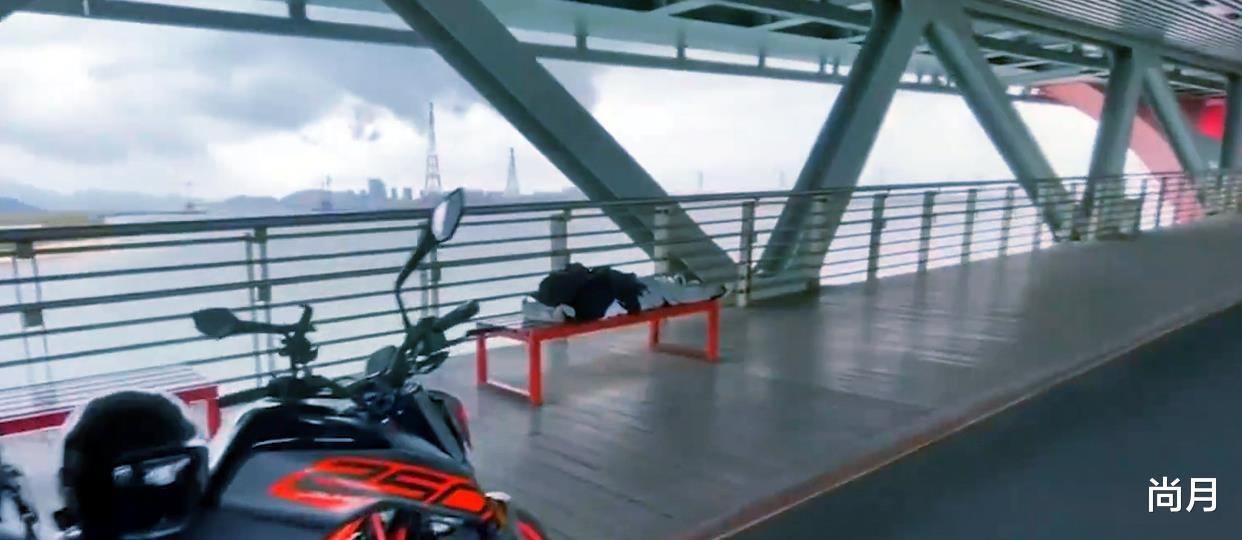 荒野求生|男子组团野钓变荒野求生,看到食物后网友乐了:这是改善伙食