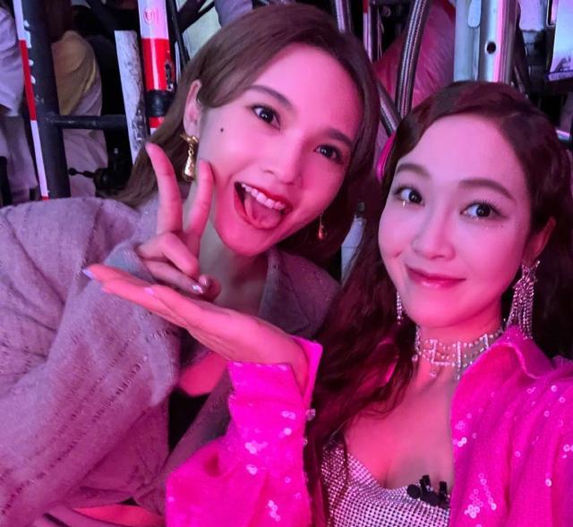 杨丞琳|杨丞琳分享合影！王心凌容祖儿郭富城陈妍希谁最惊艳？