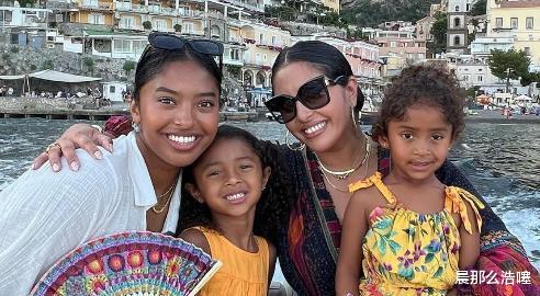 碧昂丝|瓦妮莎赴碧昂丝生日宴,罕见一身红!体态丰腴贵妇范,长发及臀