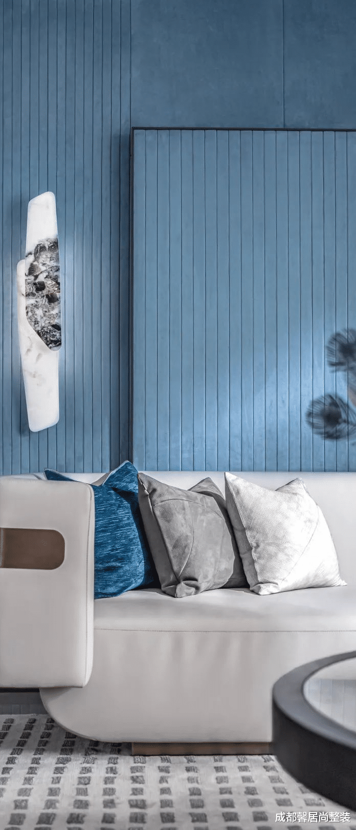 110㎡简约风,蓝色背景墙超吸睛,整体空间简约干净