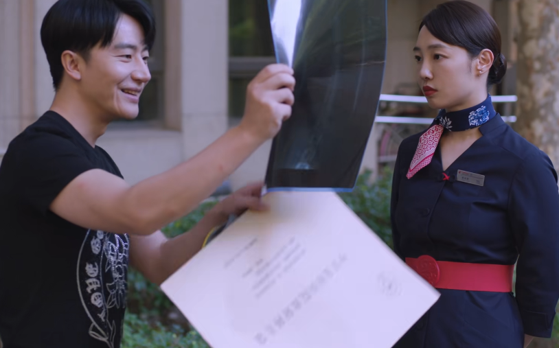 正午阳光|正午阳光不“阳光”了？《欢迎光临》差评不断，被指选角是大败笔