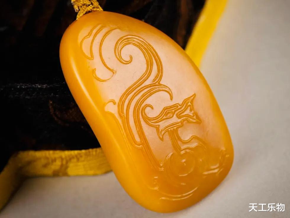 |籽料中的真贵族！和田玉沁色籽！