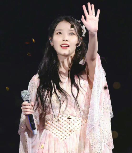 iu|韩星IU耳朵出问题！哭诉演出时宛如置身地狱，恐成下一个中岛美嘉