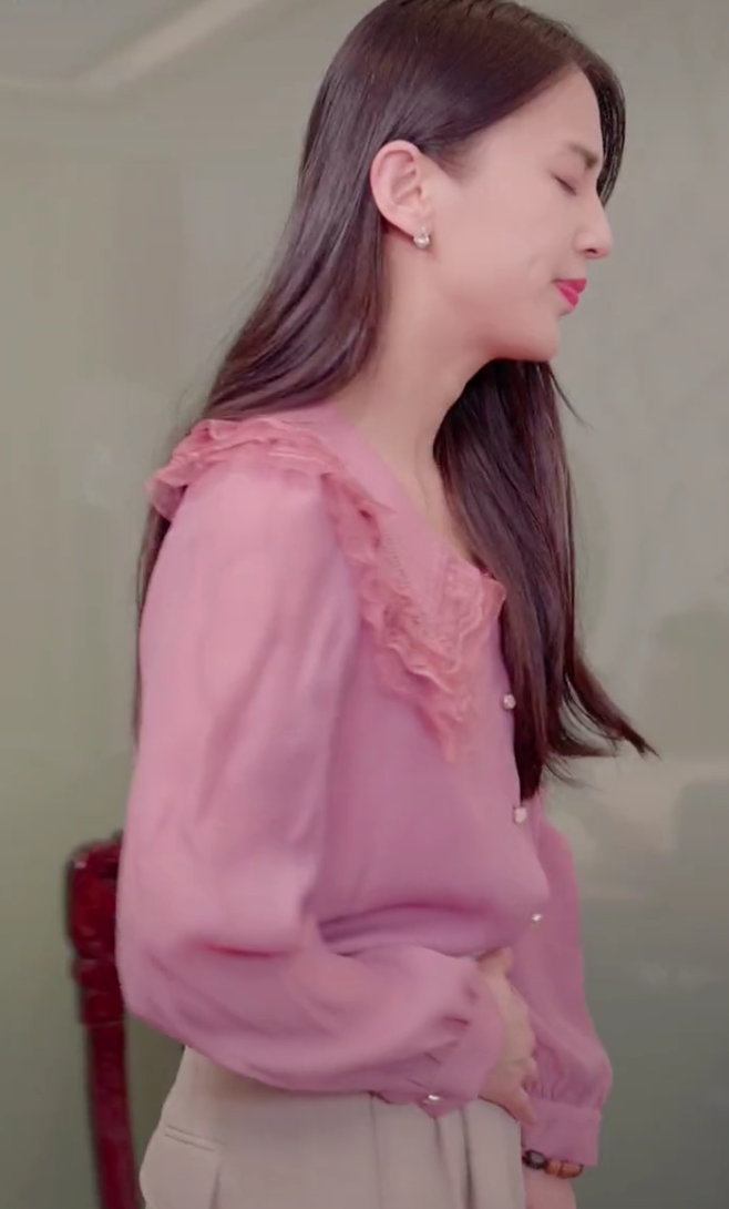 黄圣依|太卑微？黄圣依直播间肚子疼表情痛苦，杨子漠不关心叫她喝热水