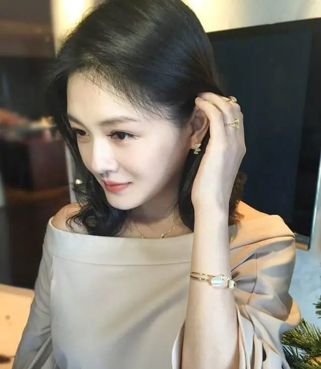 大S|女神节，大S再晒幸福。