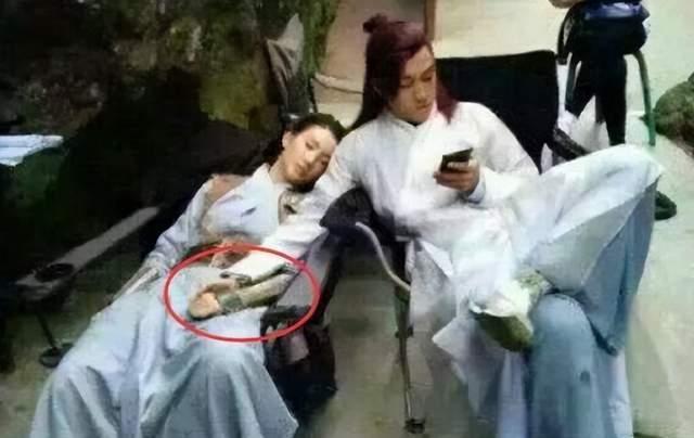 金晨|与金晨闺蜜情深,李斯丹又和韩东君当兄妹,在两人中游走显露情商