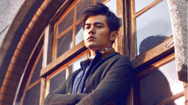 周杰伦|周杰伦：我当年被F4围攻，没人敢插手帮忙，只有他抄起凳子就上！