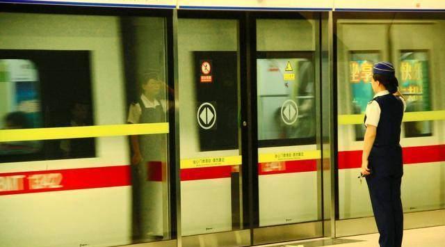 求职|毕业生上岗不久便想走？2022又一事业岗位迎来离职期，原因很现实