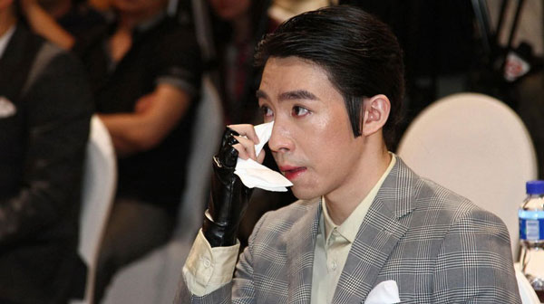 俞灏明|娱乐圈有多现实?俞灏明毁容后被赶出天天向上,被刘烨当众推开?