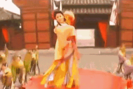 殷桃|曾两度拒嫁豪门，52岁不婚不育，如今惨状曝光被群嘲：真是活该？