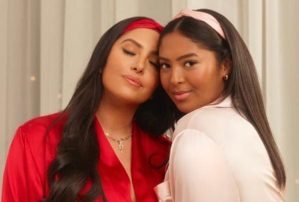 瓦妮莎|反差好大！科比女儿罕见留脏辫，瓦妮莎替她梳理，母爱的温柔