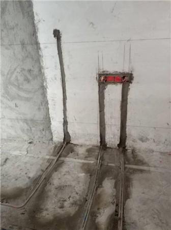 墙面开槽后,用水泥还是石膏封?听完装修师傅的分析,差点做错了