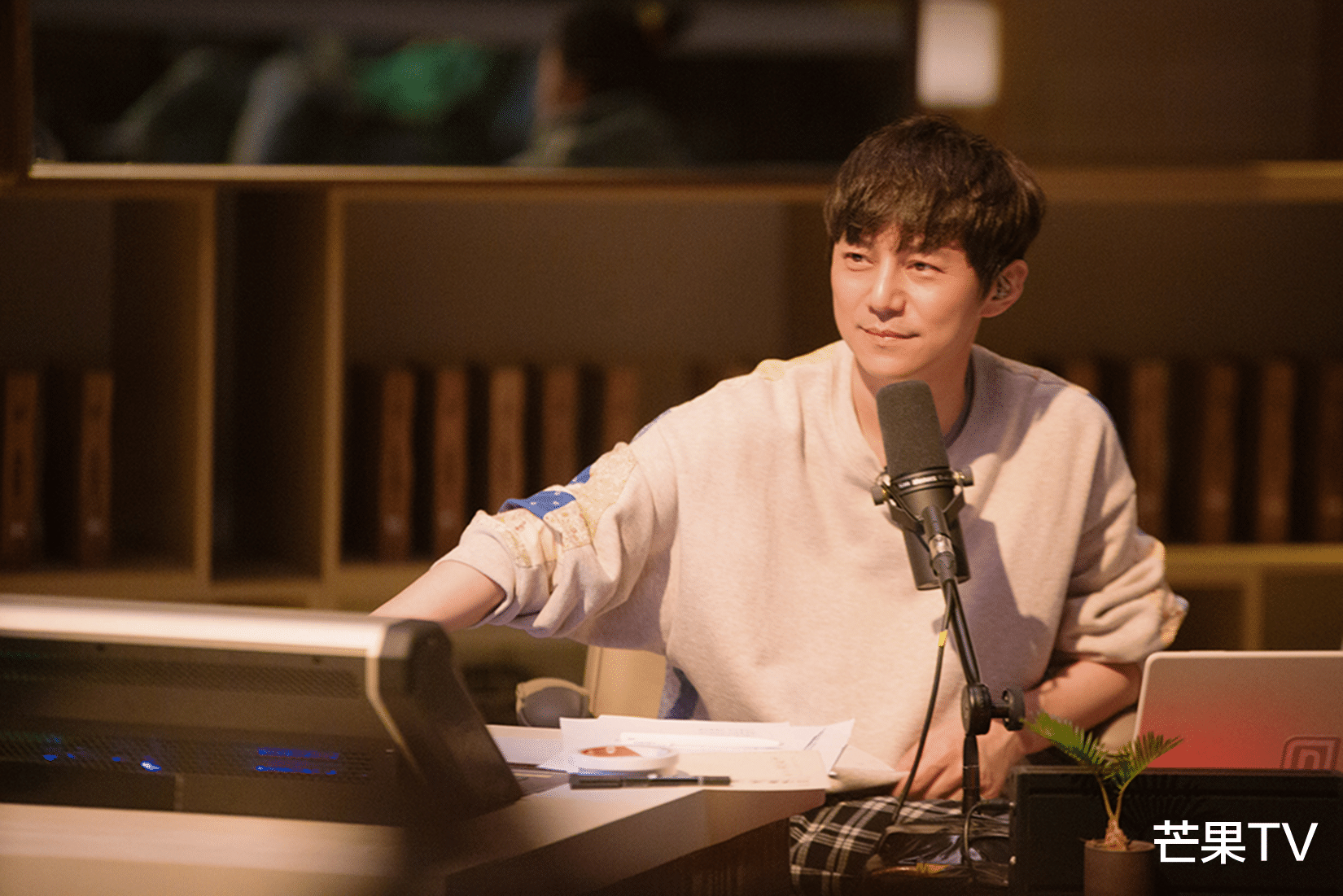 谢娜|《朋友请听好2》午夜广播来袭，谢娜清唱新歌引袁咏仪哽咽