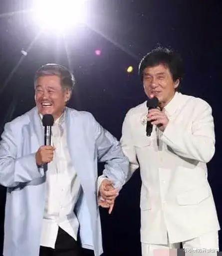 刘畊宏|成龙60大寿，不让带贺礼，赵本山发愁了！还是马丽娟一句话点醒了他！