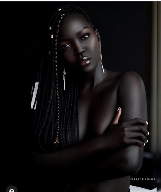 面霜 世界上最黑的女模特:从难民营走上T型台,连黑人都嘲笑她的肤色