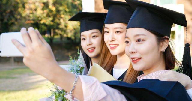 大学生|月薪四万以上的人，学历都是什么级别的？看完后大学生无言以对