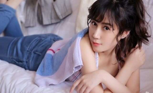 黄渤|沙宝亮牵手戴笑盈回酒店疑出轨，女方已有儿女，和黄渤关系不简单