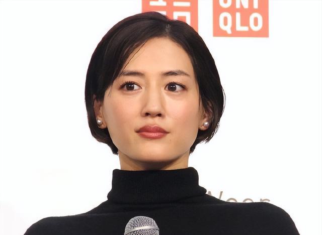 绫濑遥|日本女星绫濑遥身穿黑衣超靓！雪肤玉貌美得让人窒息