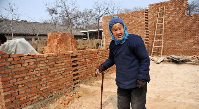 大伯花85万买下了一套房子,拒绝低价卖给侄子后,竟被告上法庭