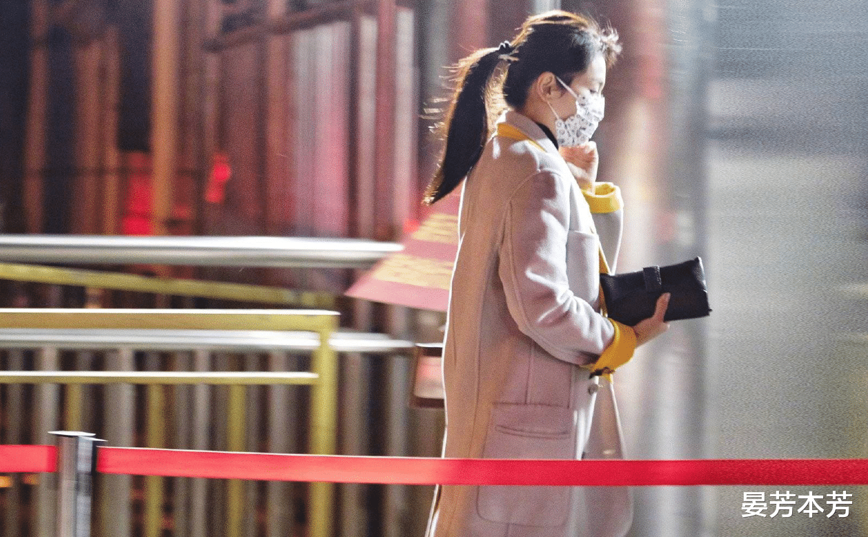 刘涛|刘涛连上5次春晚又现身彩排，努力搞事业替夫还债5亿，“国民媳妇”资源真的好