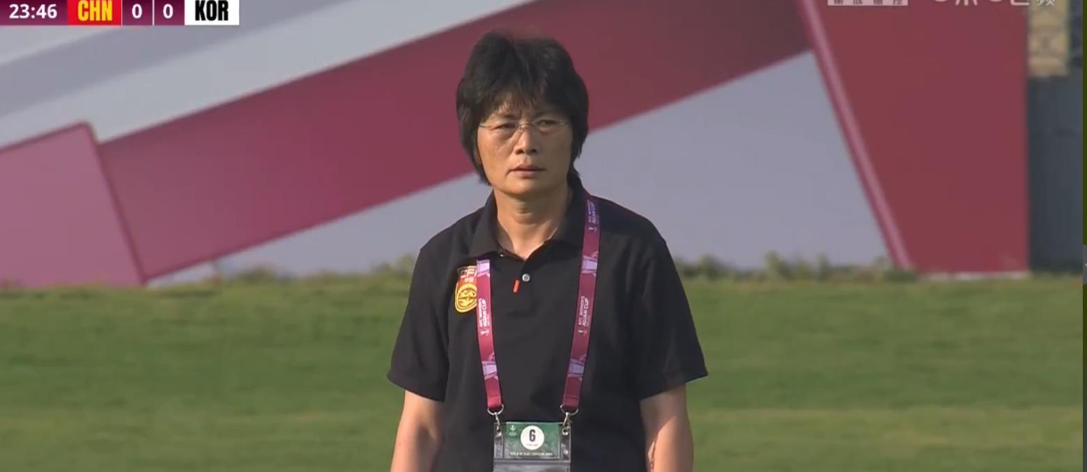 中国队|0-1！中国队失误，比分落后了 刘越：咱们不怕先丢球！