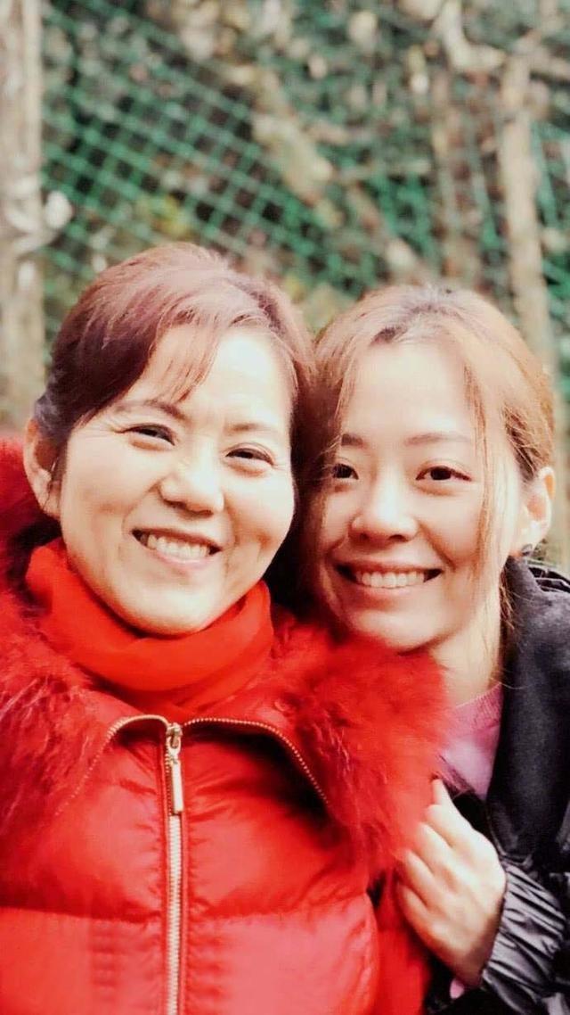 张靓颖|张靓颖：痴爱冯轲15年，被骗走数亿身家，现俩人天差地别