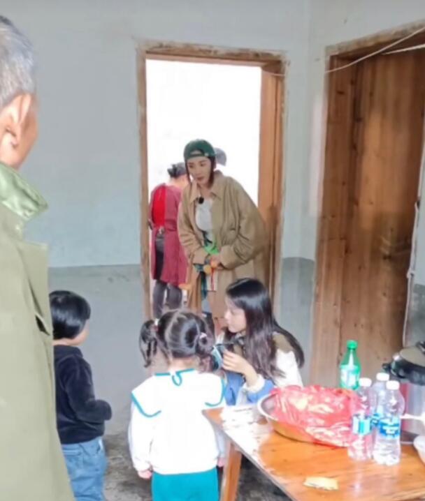 赵本山|这是参加变形计吧？《花少4》路透环境不如前几季，还要做饭干活