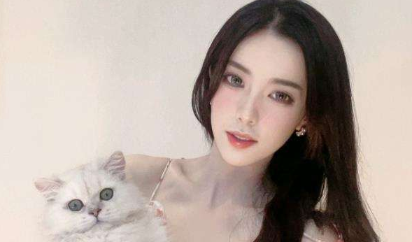 滤镜|颜值网红迅猛龙直播花手翻车，地包天嘴凸还有小肚子，全靠滤镜撑