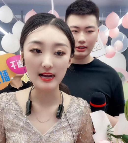 赫本|朱小伟前妻被表姐晒出聊天记录，内容暴露离婚原因，早有计划？