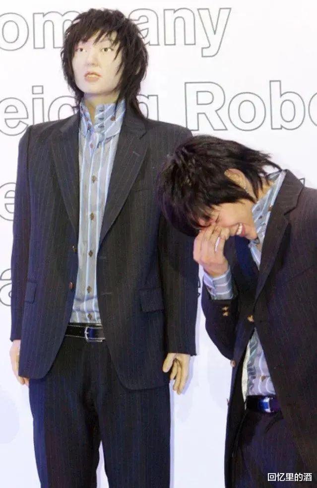 杨幂|谁敢信这是杨幂啊？神似热依扎还暴露脸僵，可以入选灾难名场面了