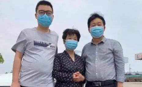 带货|郭爸陪楷楷踢球,爷孙互动很有爱,田静直播带货,迟迟不愿回九江