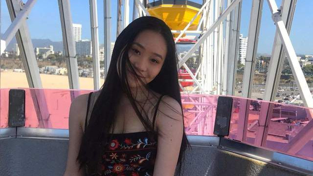 李连杰|李连杰19岁女儿国外生活优渥！乘私人飞机兜风，身材丰满颜值抢镜