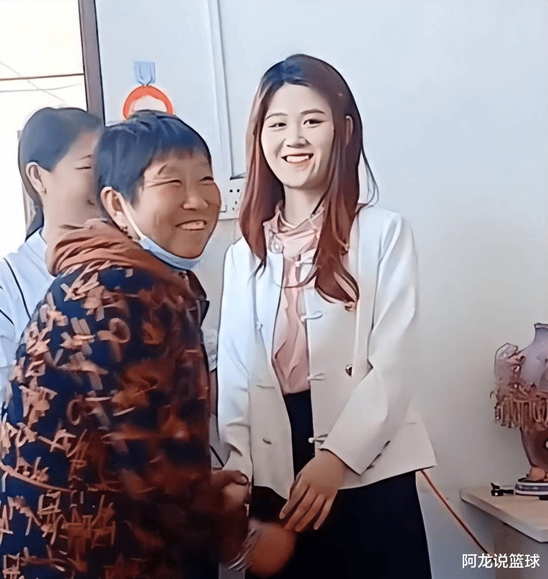 |大衣哥儿媳详细信息公开：媒婆和妈妈现身，陈萌是本科毕业生