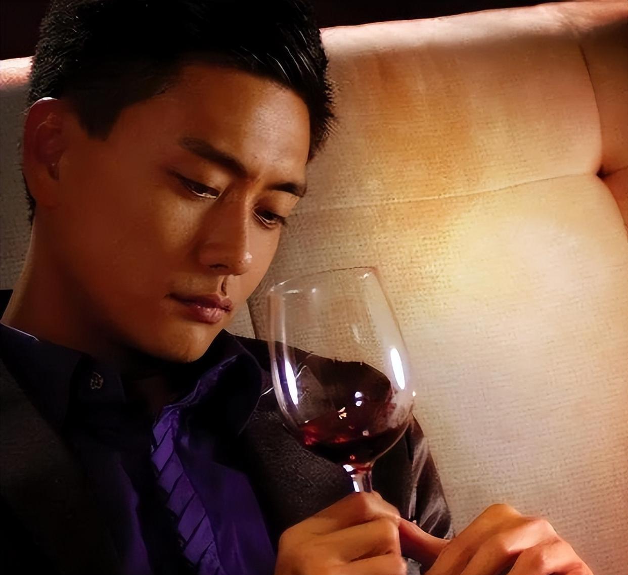 胡杏儿|胡杏儿：苦恋黄宗泽8年，只要他向我求婚1次，我会毫不犹豫答应！