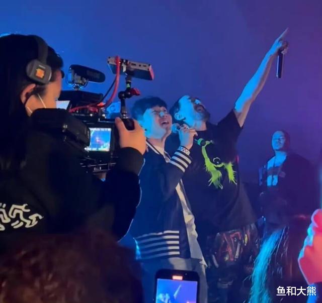 林俊杰|知名歌手确诊新冠引热议!林俊杰曝感染细节反被嘲,粉丝做出解释