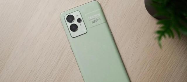 联发科|realmeGTmini曝光：5.5英寸+联发科天玑8000，性能小怪兽