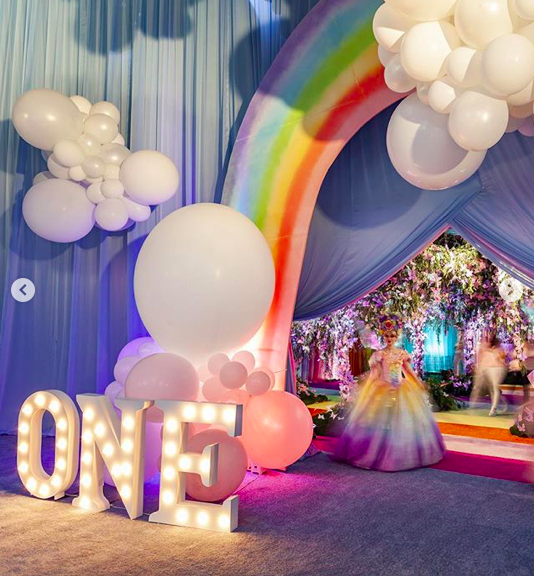 lv|9亿美金富婆凯莉詹娜为1岁女儿办生日宴，有钱没品位也是很糟糕