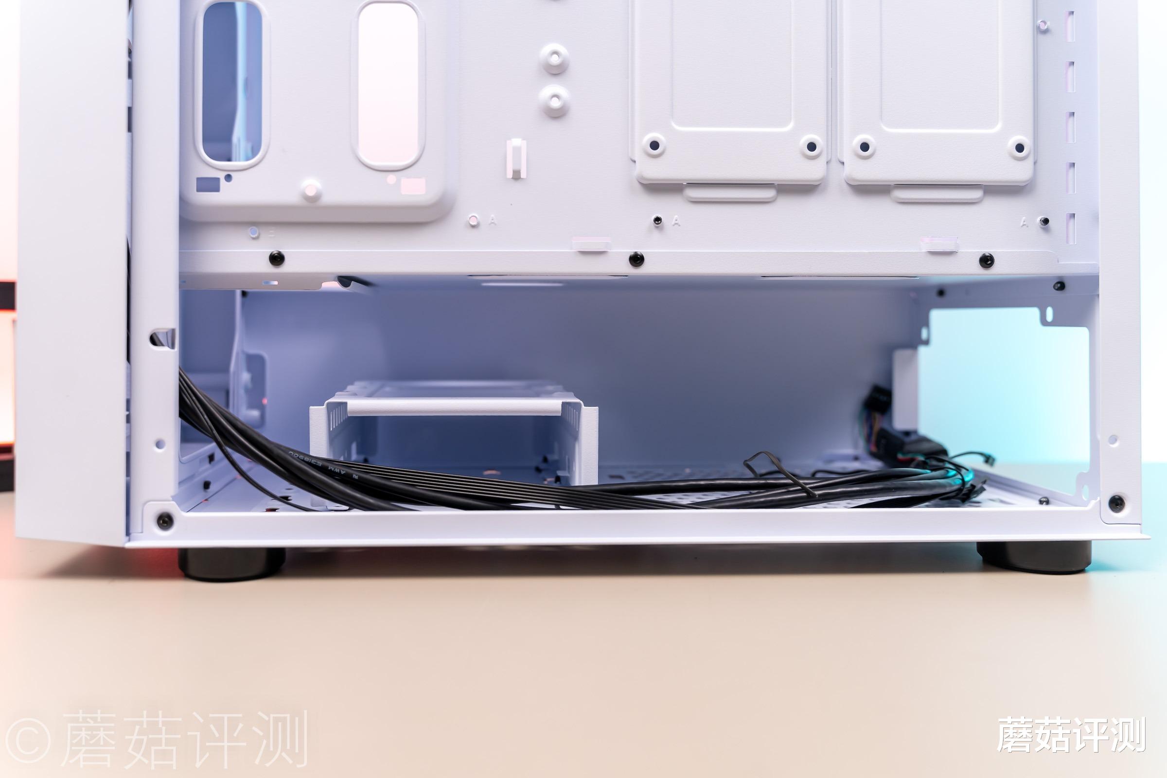 努比亚|性价比高，品质感不错、银欣法拉R1升级版白色ATX中塔机箱 评测