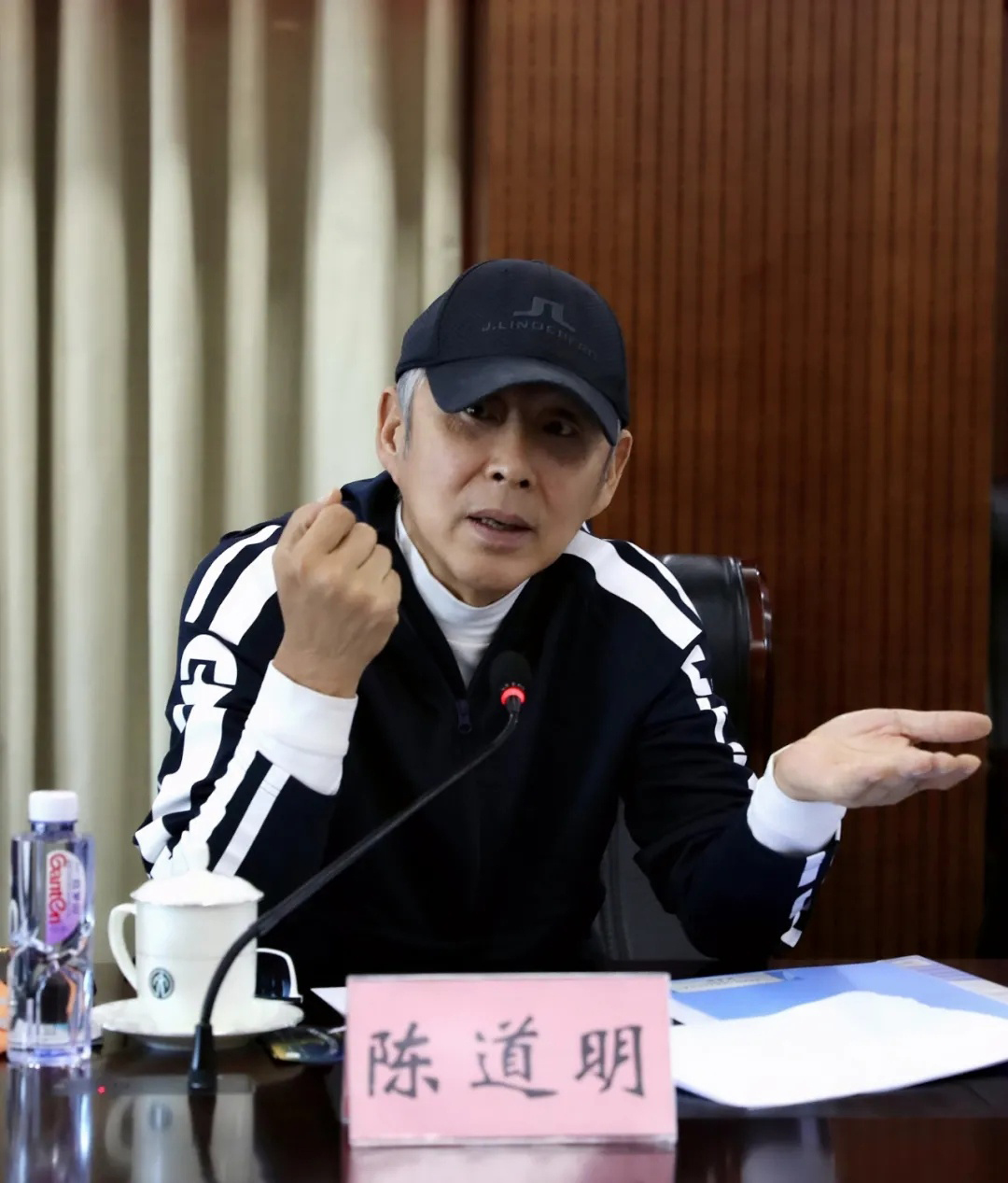 明星|老当益壮的男星只服这5位，年过花甲没老人味，脸上的褶子都识趣