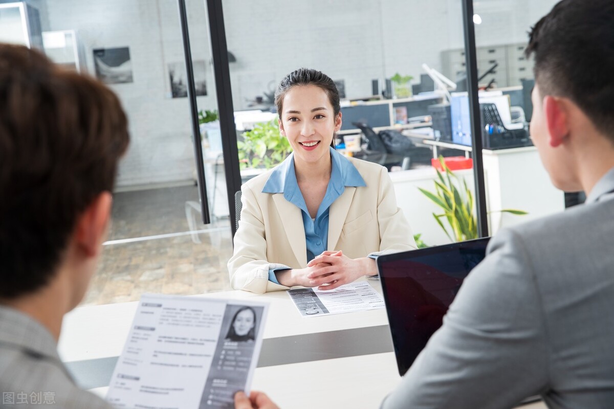 家政|打工人为何选择“躺平”?招聘套路下,人事和劳务中介里应外合