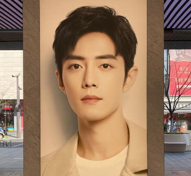 大S|给肖战的高级感！品牌方承包院线映前投放，新一席商务解锁新造型