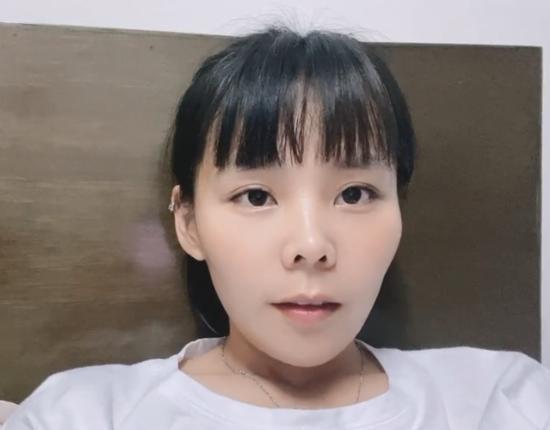 张天爱|熊磊晒童年照片，与母亲奶奶亲密同框，遭网友喊话：跟许妈和好吧