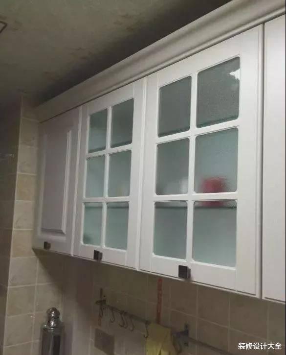 老公在厨房装了个隔板，好看又实用，邻居们看了后纷纷效仿！