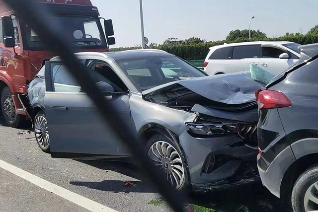 售价达30多万的问界M7在碰撞测试中“翻车”,和岚图FREE差多少?