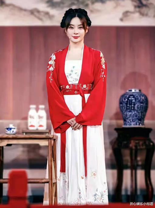 袁姗姗|袁姗姗面部结构又变了？尖尖的鼻子太突兀，这是要“扎”谁