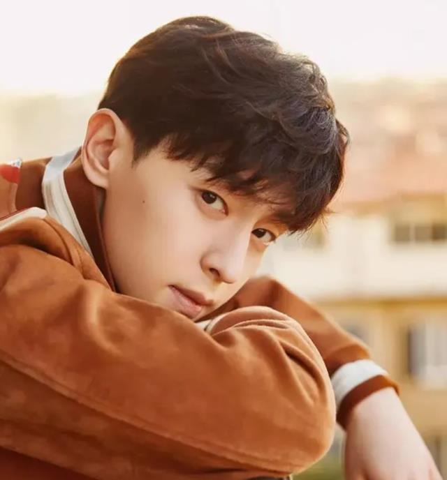 明星|邓伦只能排第6？网传偷逃税名人前50，16位明星上榜，首位竟是她