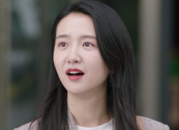 许龄月|许龄月真的很美，演技也过关，但新剧人设被吐槽，感情线也很狗血